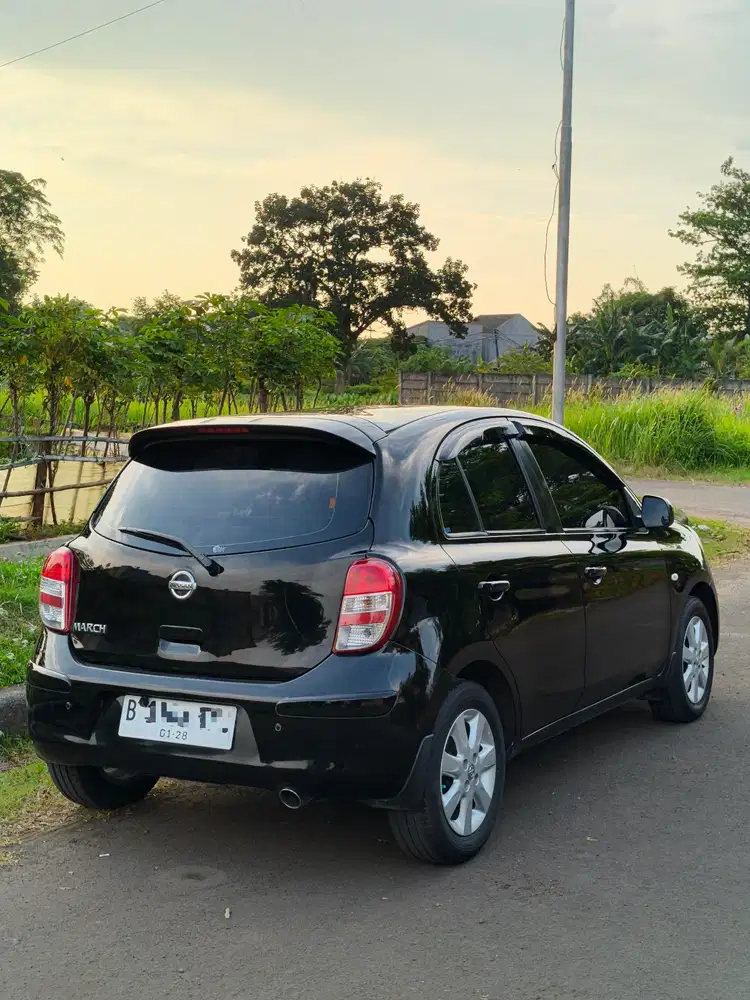 Nissan March 2011 Bensin