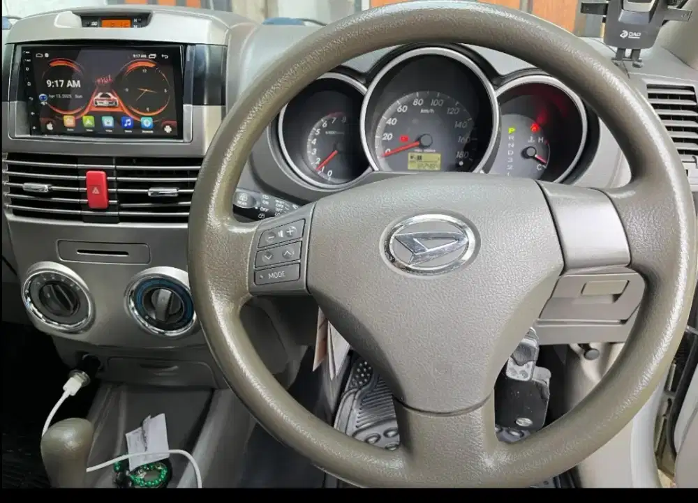 SUV Badak Terios Putih