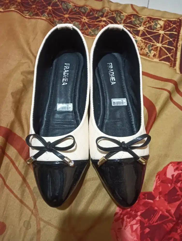 jual flatshoes wanita masih baru