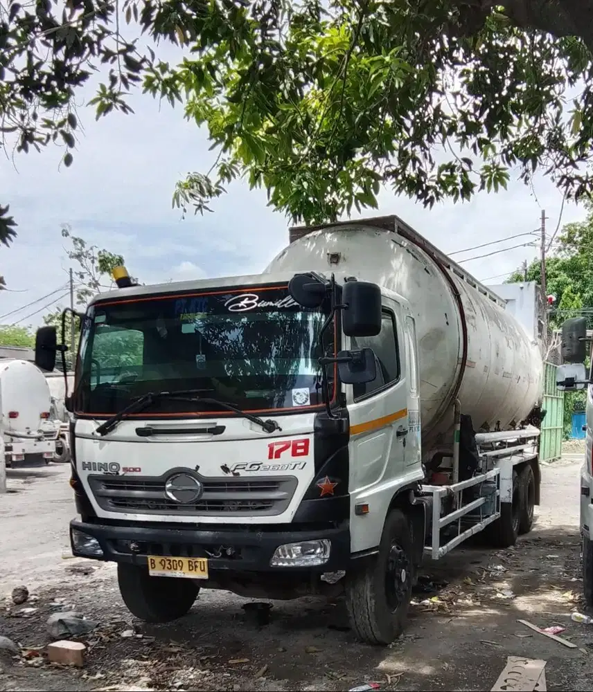 HINO HI BLOW 6 x 2 TAHUN 2012