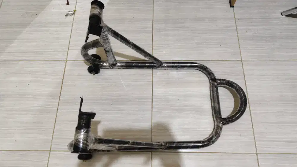 Paddock Motor Warna Hitam