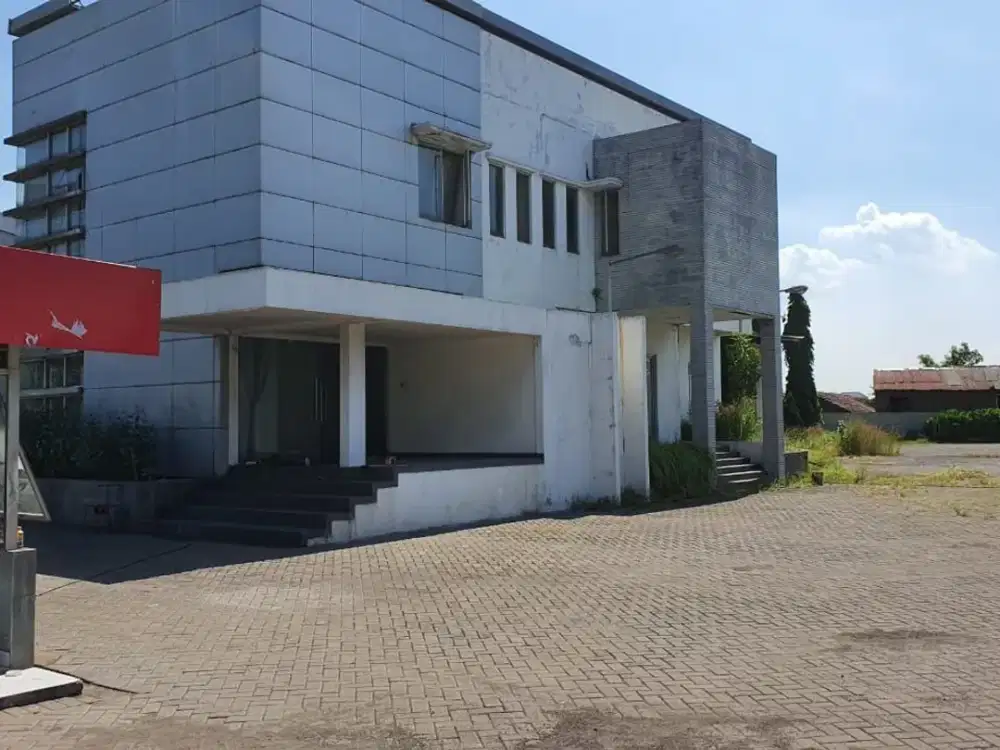 Gedung Raya Kletek HITUNG TANAH, STRATEGIS