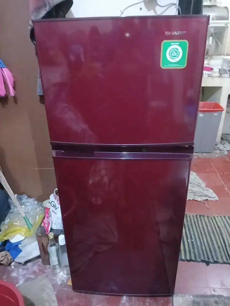 Dijual kulkas 2 pintu mini merk sharp