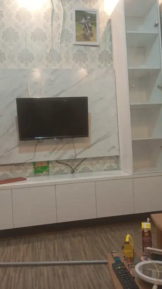 Rak Tv dingding 1 set
