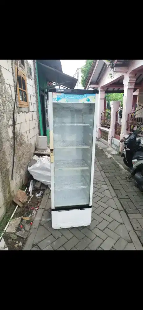 Jual bu kulkas pendingin minuman ukuran tinggi 170 cm merk POLYTRON