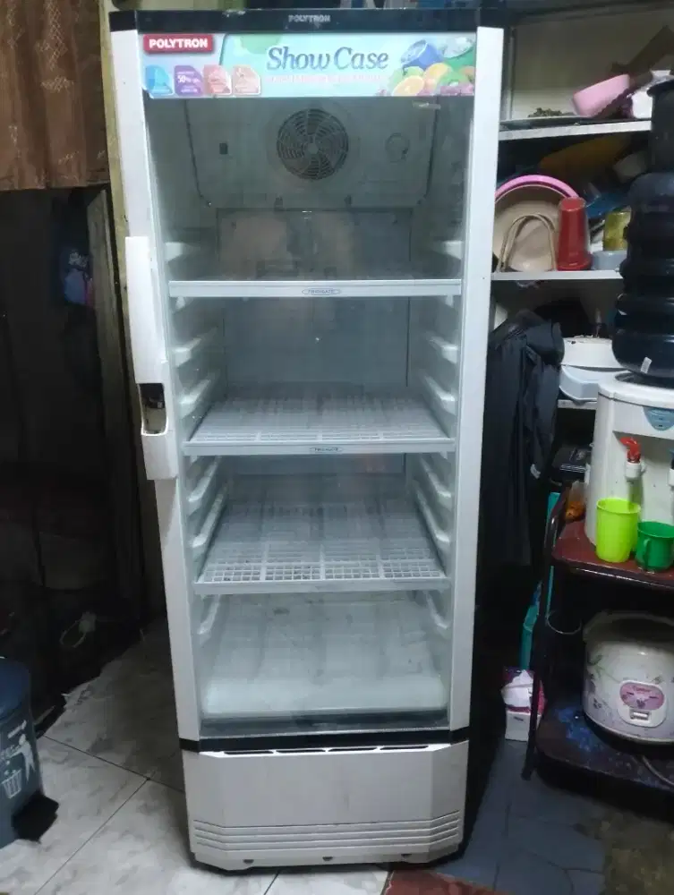 Showcase merek Polytron dingin normal maknyos