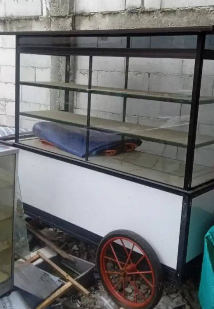 Gerobak jualan bekas pakai