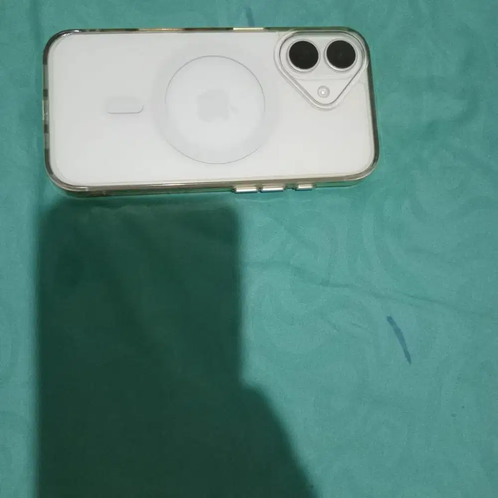 Dijual iPhone 16 (white, 128 gb) second