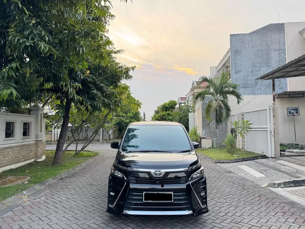 Toyota Voxy 2.0 Matic 2018 Hitam All New Plat L