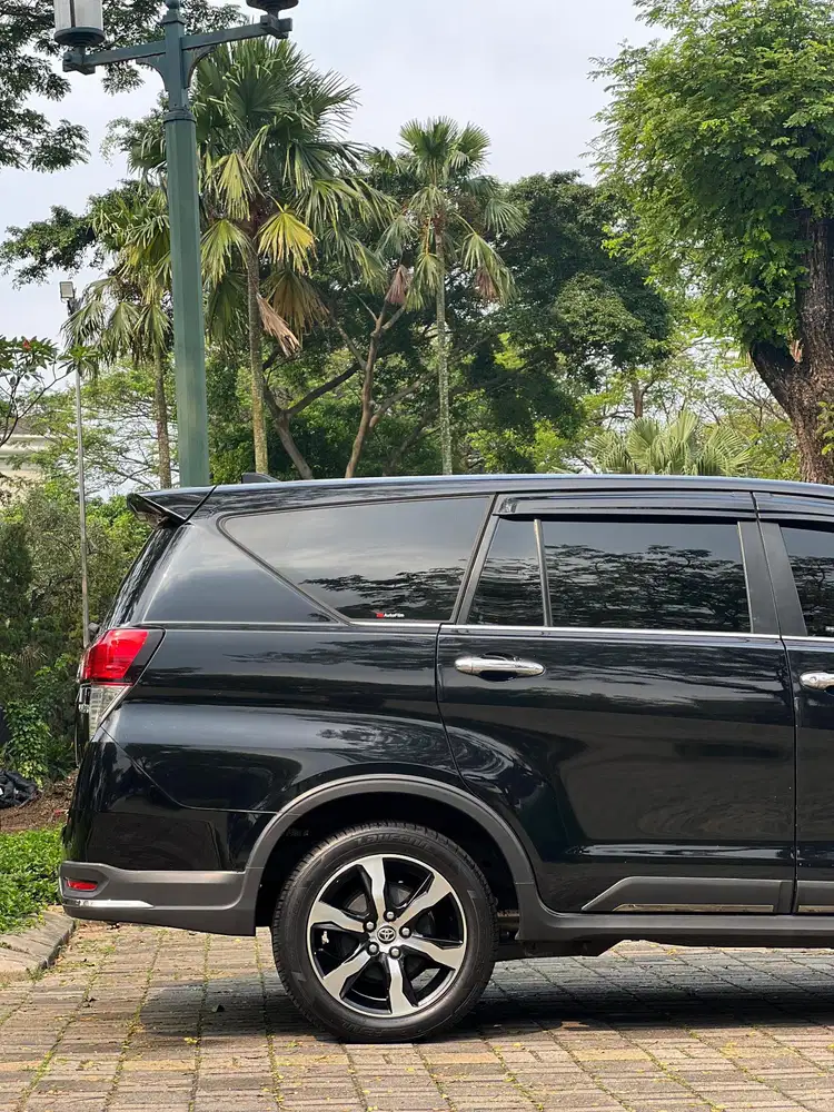 Toyota VENTURER SOLAR Metic 2021