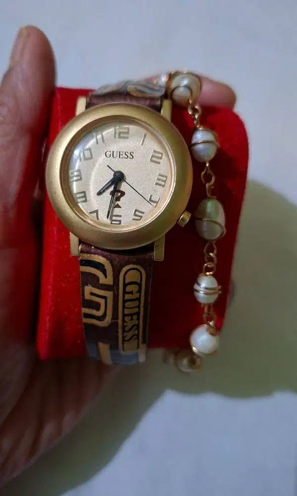 Jam Tangan Wanita Vintage Collection  Gues?