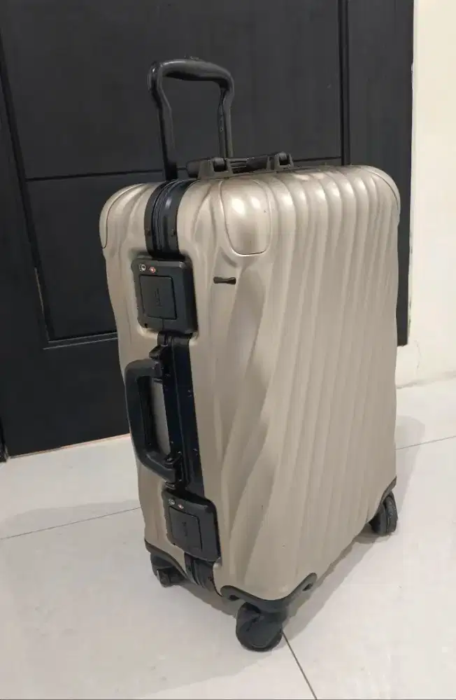Koper Tumi International Carry On 19 Degrees Aluminium Original