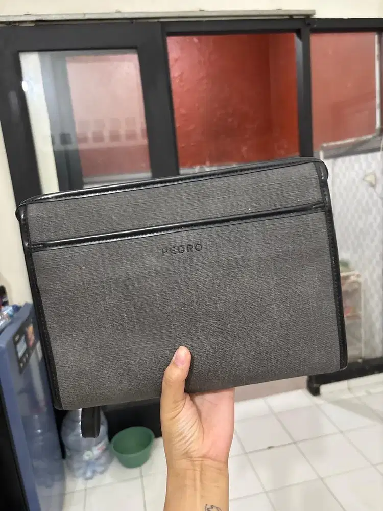 clutch atau handbag pedro