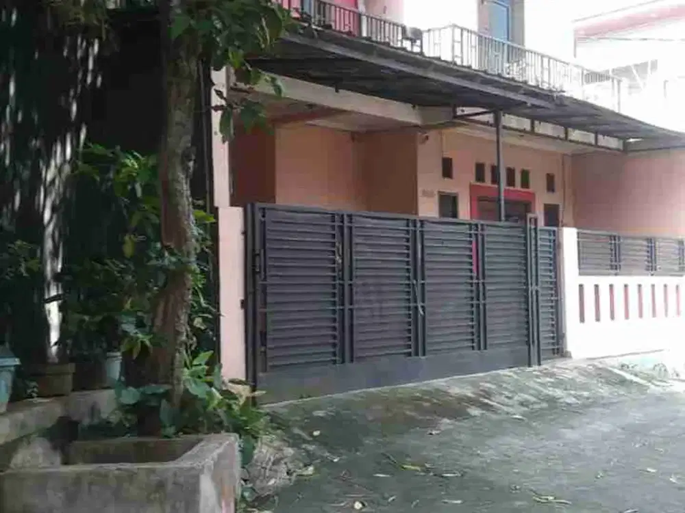 Rumah rapi siap huni 2 lantai di Jati Kramat Bekasi