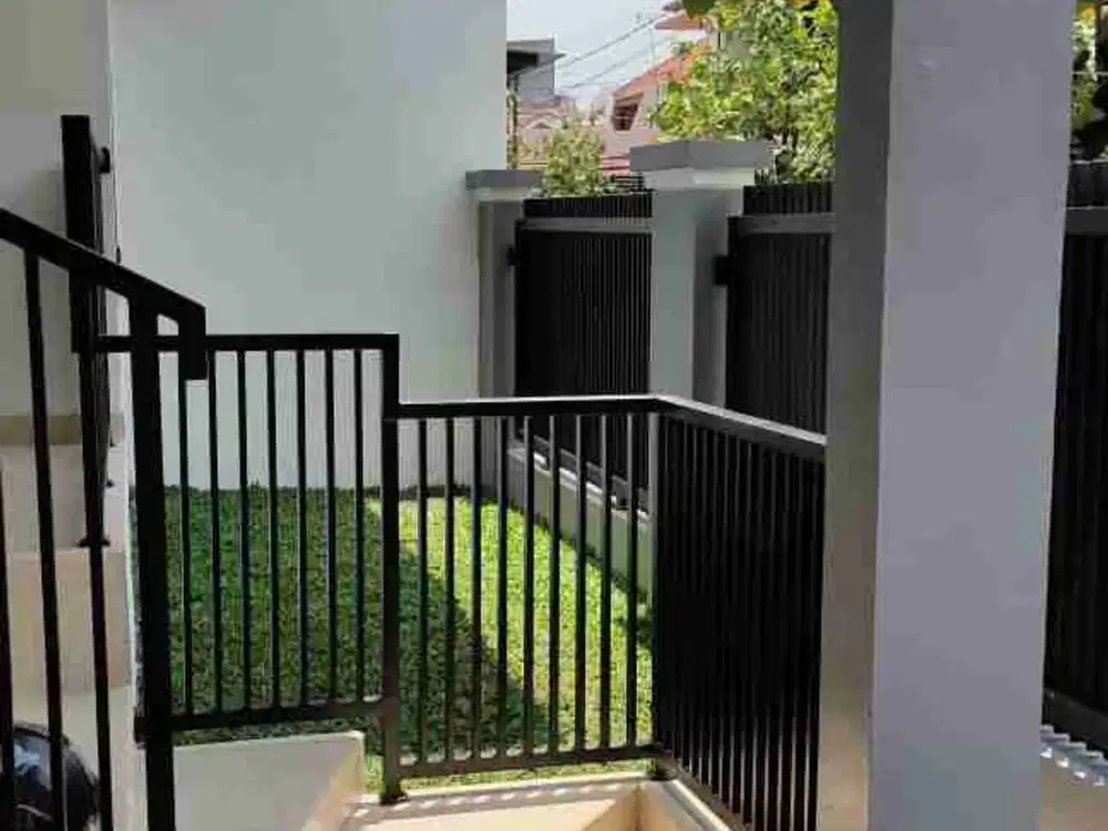 Dijual 
Rumah 2 lantai rapih di Kemang Pratama 2, Bekasi.