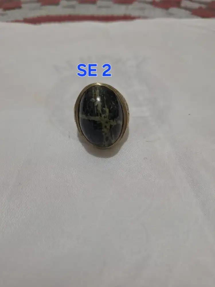 Batu cincin tapak jalak 
Hitam garis perak 
Se 2 cincin laki laki 
Rin