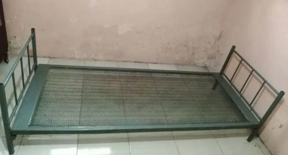 Ranjang Besi Anyaman Kawat