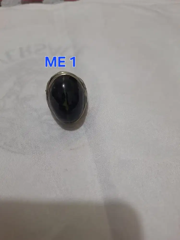 Batu cincin tapak jalak 
Hitam garis perak 
Me 1 cincin laki laki 
Rin