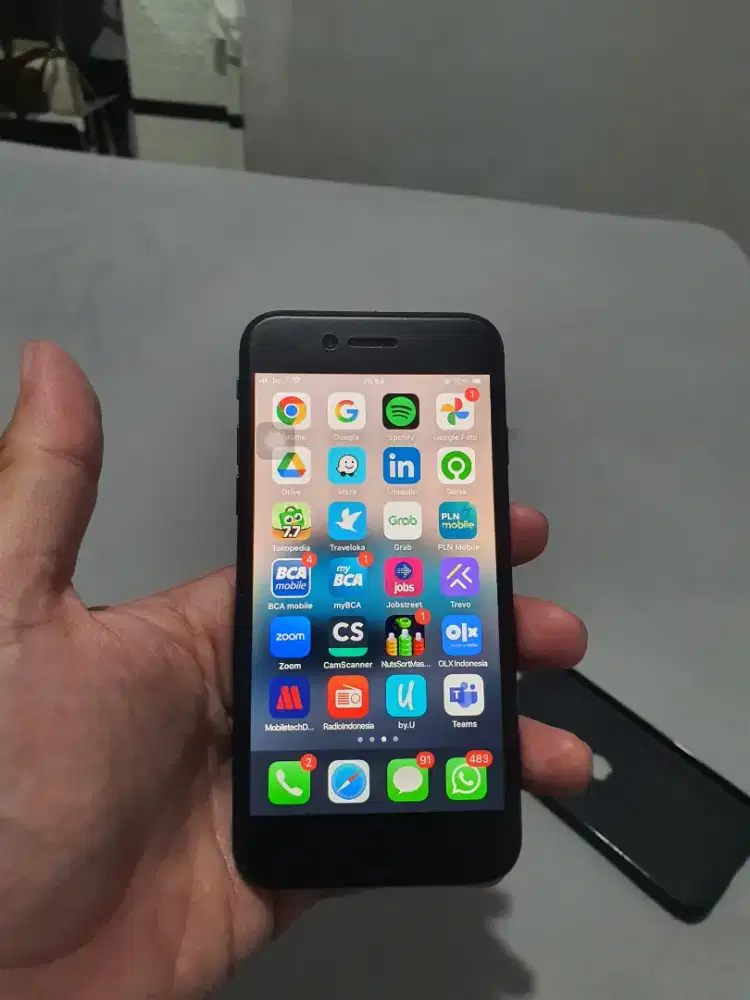 Jual iphone se 2020 256GB like new muluss