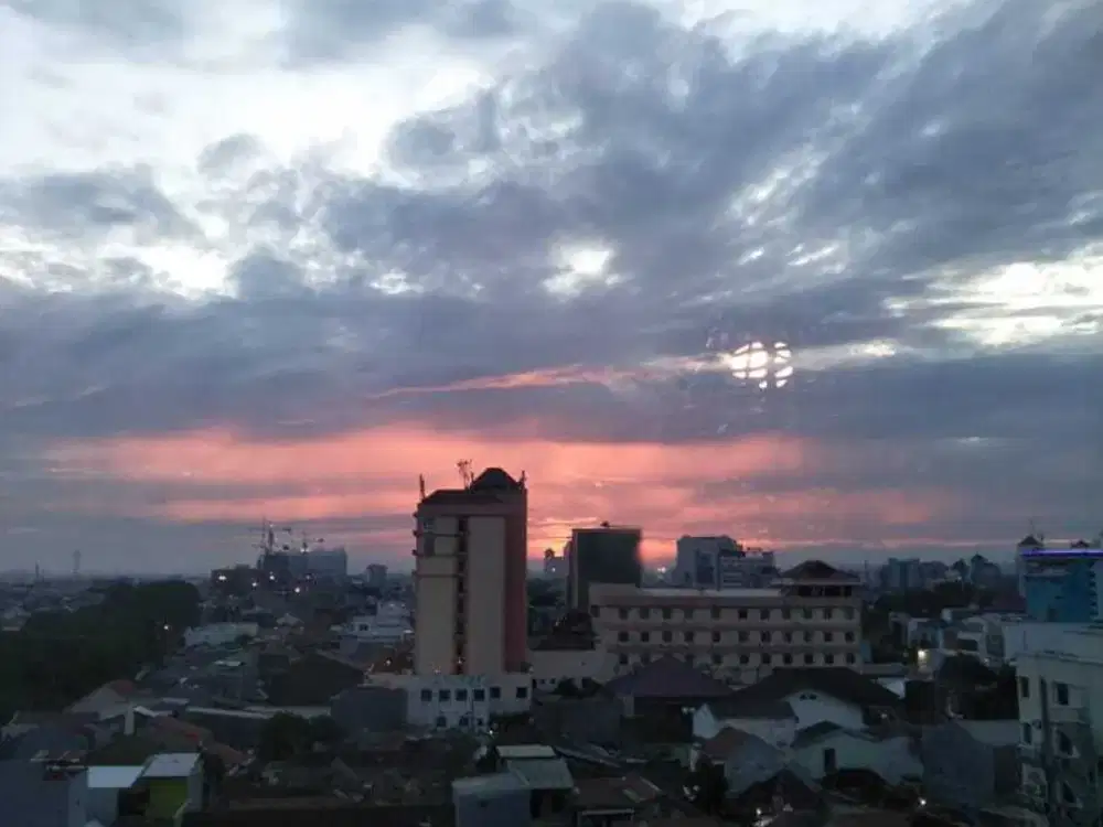 FULL FURNISHED ..Apartemen Metro park, tipe 2 BR corner hadap TIMUR