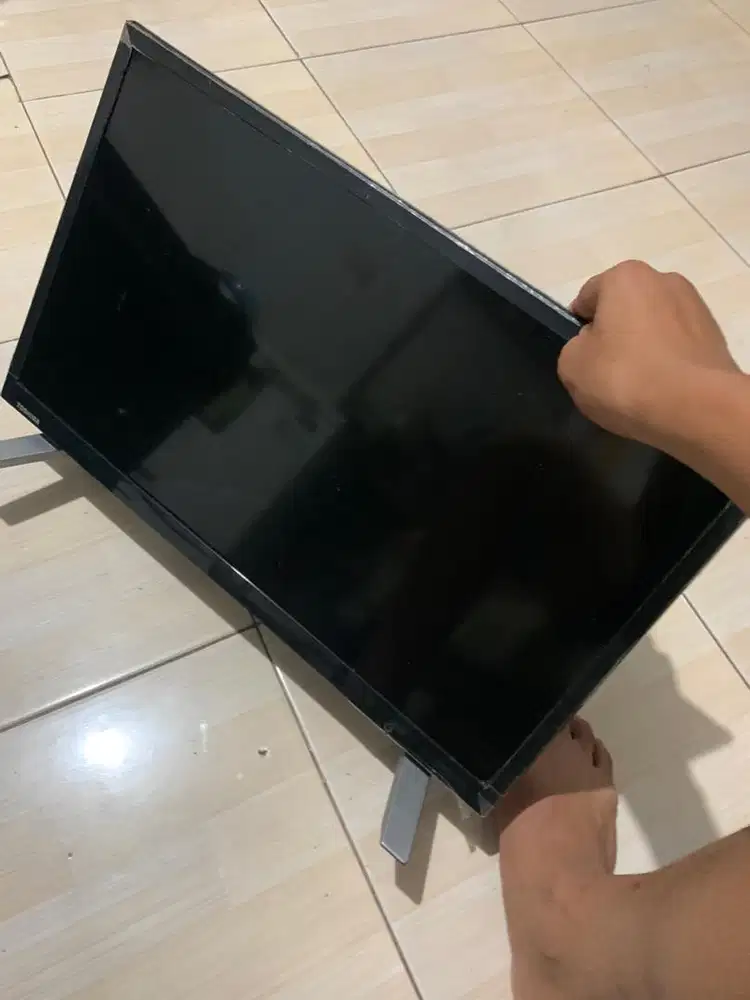 jual cepet TV toshiba 24 inc, pemakain baru 6 bulan