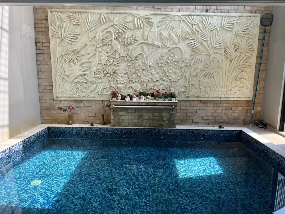 Rumah Full Renovasi Bonus Swimming Pool dan Taman di Gading Serpong