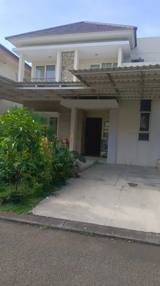 Disewakan Rumah Istimewa Siap Huni, Lokasi strategis 7 menit entry tol