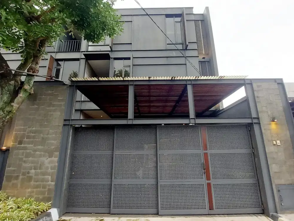 Rumah Cantik 3 Lantai Semi Furnished Design Open Space di Lebak Bulus