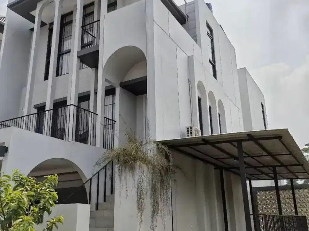 Rumah Posisi Hook Siap Huni Sudah Renov di BSD