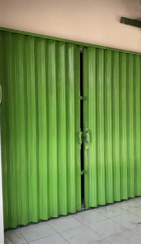 Perbaikan pintu folding gate