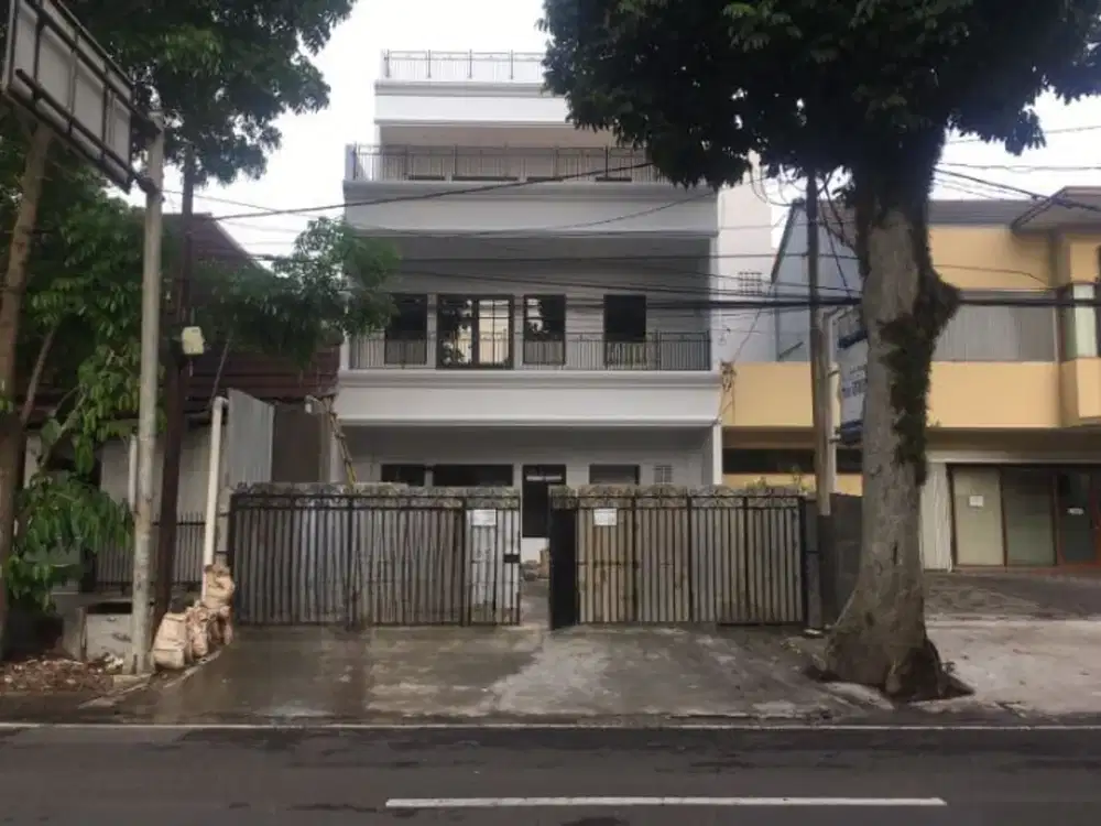 HOT DEAL! SAYAP RIAU DEKAT DAGO. RUKO BARU 3 LANTAI DI KOTA BANDUNG