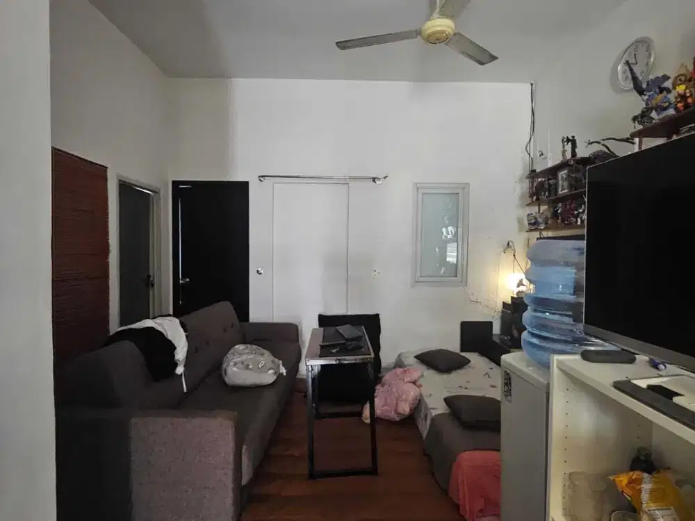 Rumah 1Man dan Siap Huni yang sudah tinggi dari Jalan, Kelapa Gading
