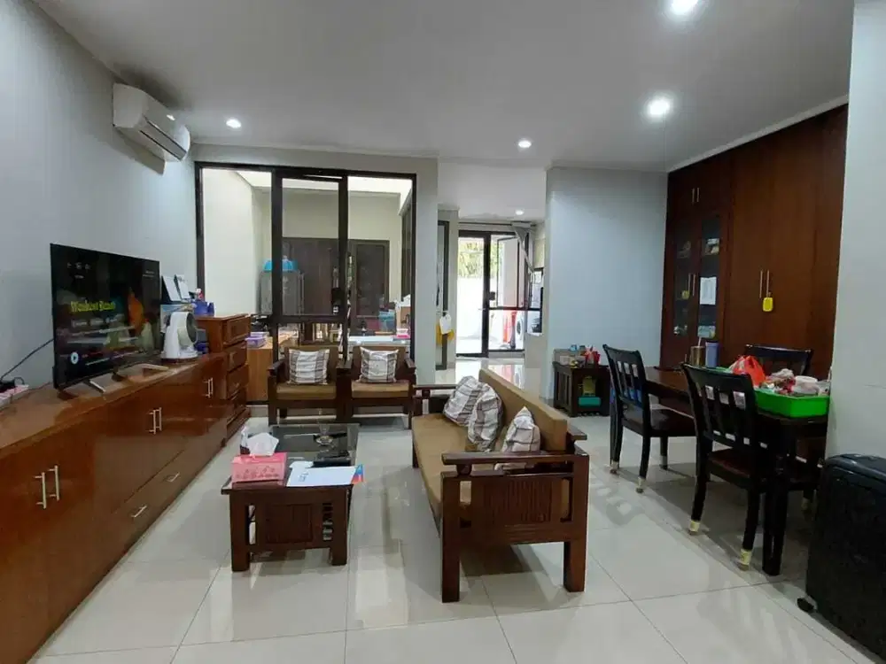 Bebas Banjir Perum Premier Riviera, Fasilitas komplit, One Main Gate