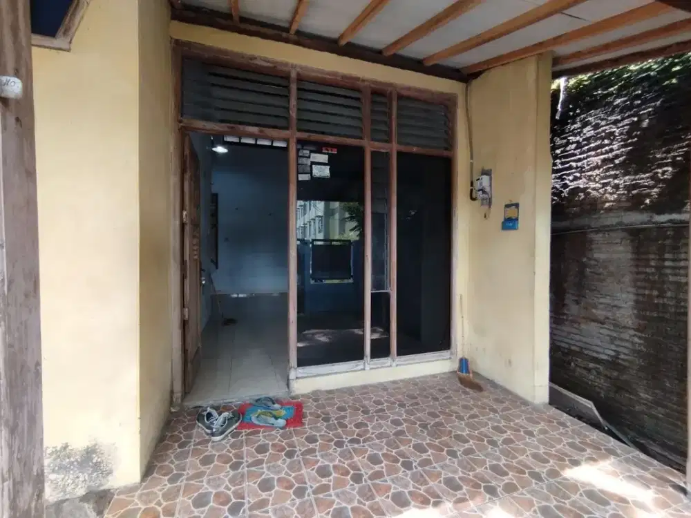 rumah luas terawat murah dwkat palang joglo dan unisri