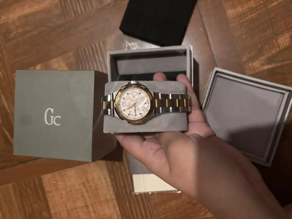 Guess Y29002L1 jam