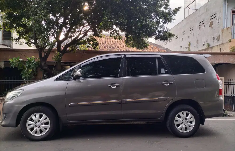 Toyota Kijang Innova 2012 Bensin