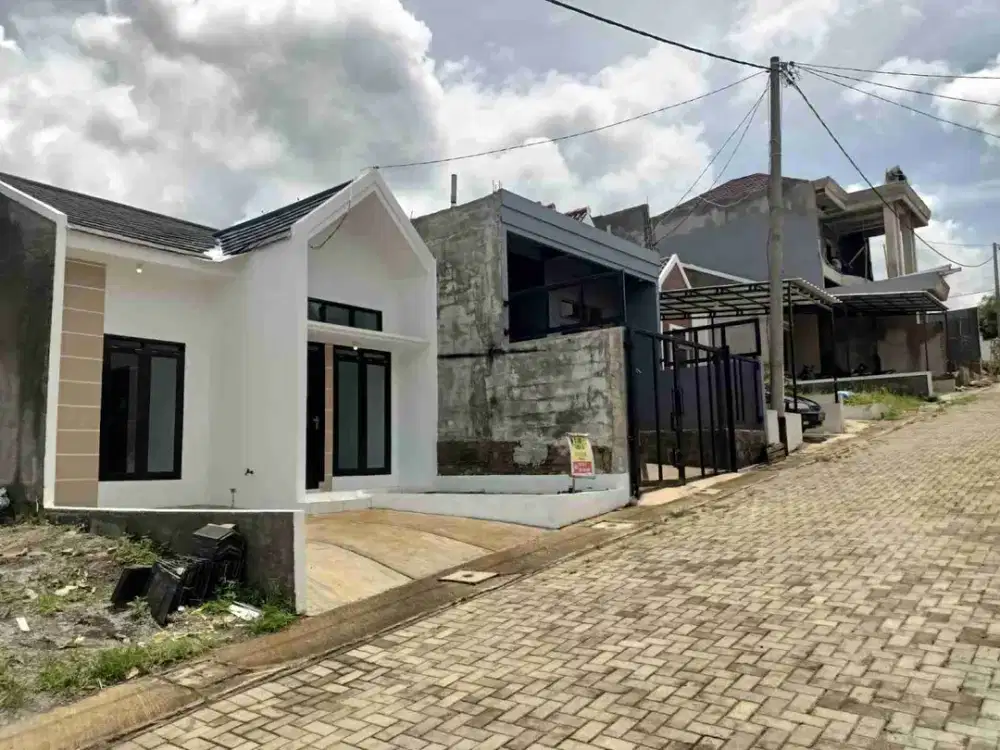 DIJUAL RUMAH SIAP HUNI JL  HAJI GOFUR 12 MENIT DARI JL RAYA GADOBANGKONG