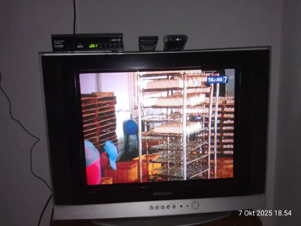 TV Samsung 21 inch + Set Top Box