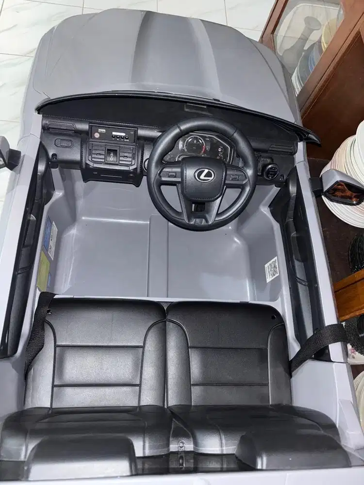 Mobil aki anak Lexus