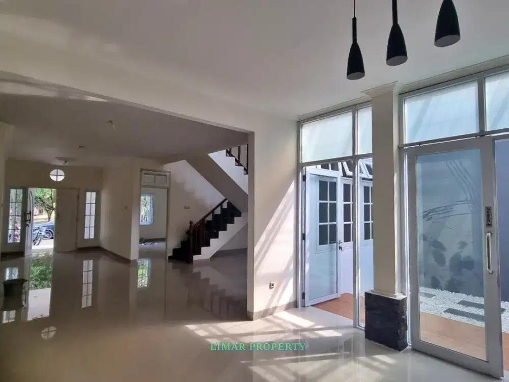 Rumah Depan Taman Sudah Renovasi di Kota Wisata Cibubur