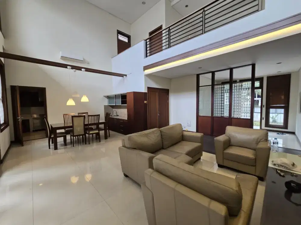 Jual  Rumah Asri di komplek elit Setra Duta Bandung Utara