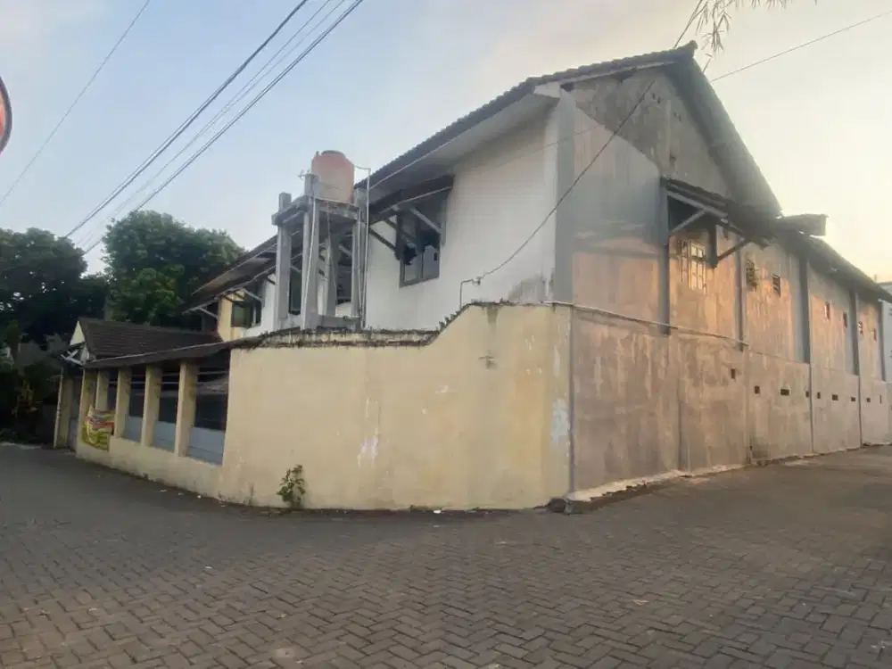 Rumah induk & Kost 36 kamar Di jl. Kaliurang Dekat Kampus UII Pusat
