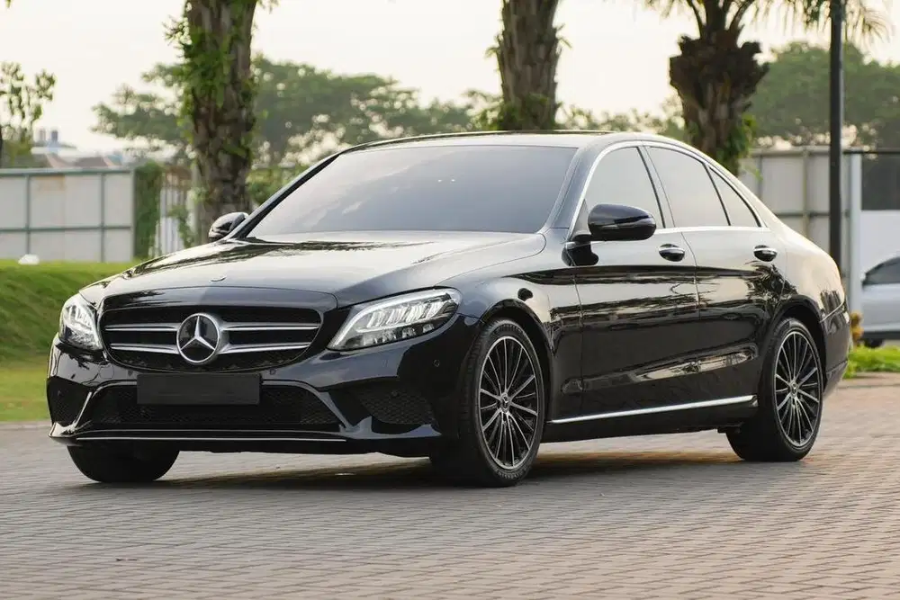 Low Odo! Mercedes Benz C200 EQ Boost 2019 Black 320i cla200 x1