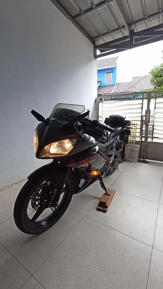 R15 V2 second 2015 black