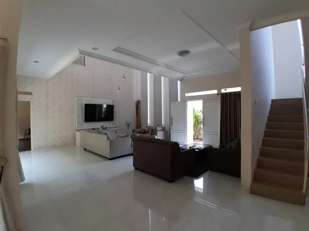 rumah mewah bagus siap huni plus kolam renang