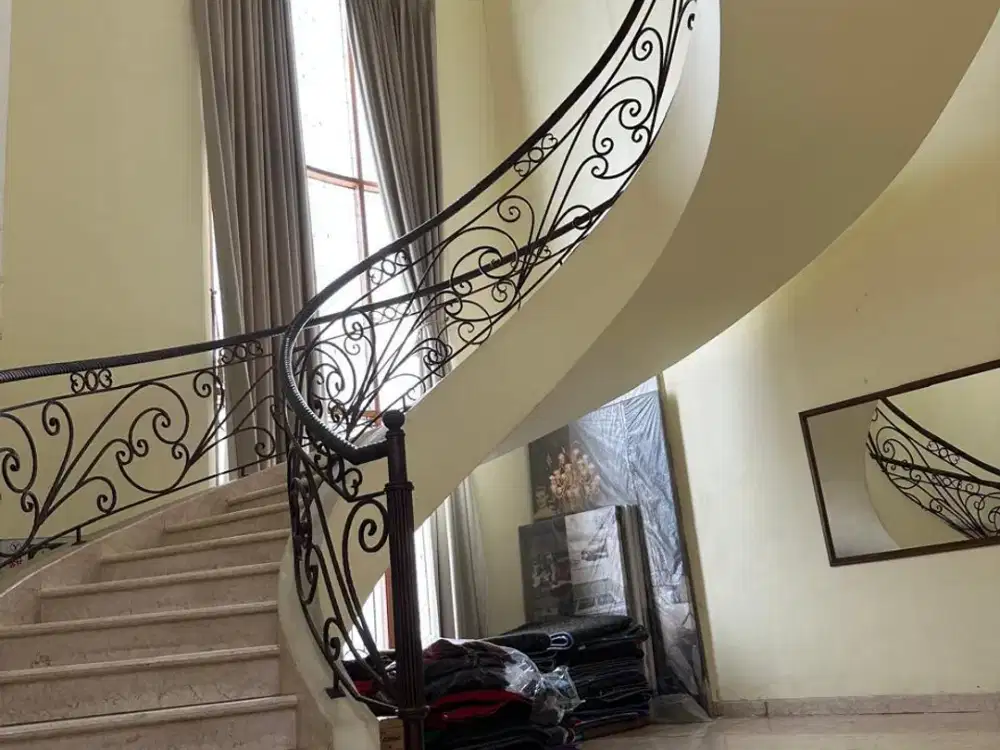 Dijual Rumah 2 lantai Taman Surya 3 kalideres