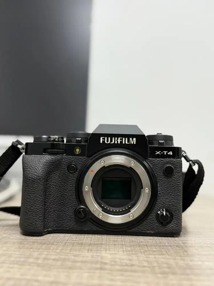 Fujifilm fuji X-T4 Body Only XT4 BO Camera mirrorless