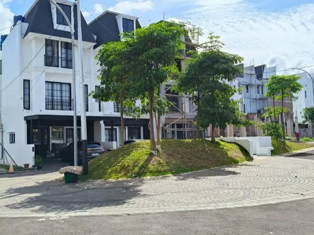 JAKARTA SELATAN Hunian Mewah 3-lt di Daerah Pesanggrahan