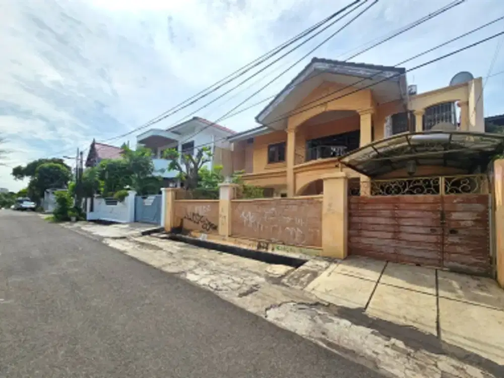 Elegan & Classic, Rumah di Tomang Cempaka – SHM Siap Pakai