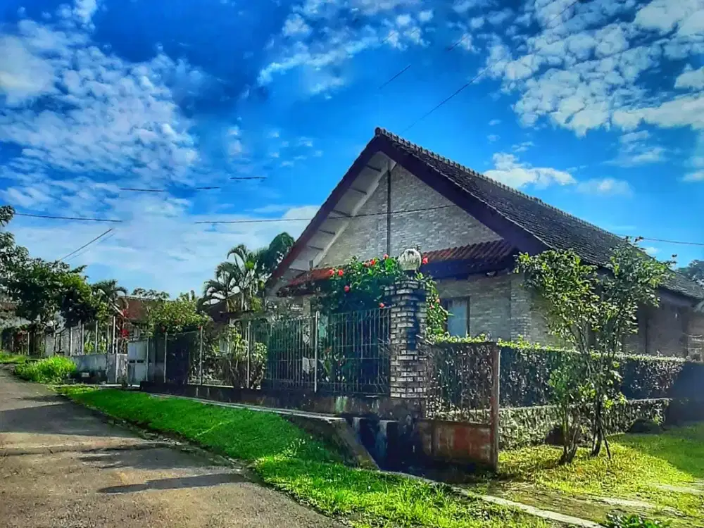 Dijual rumah villa design keren lokasi strategis di kota Sukabumi